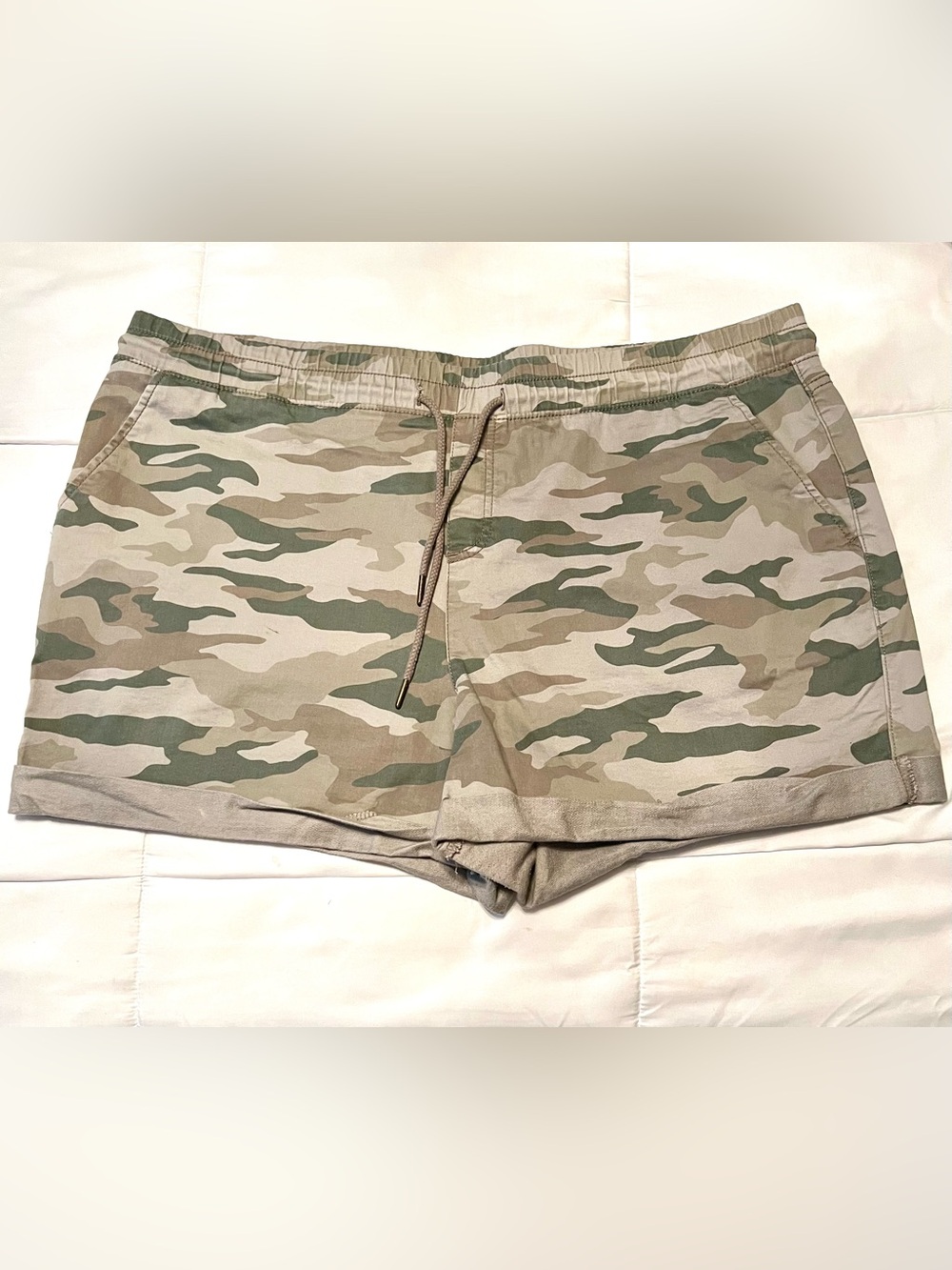 Time and Tru Camouflage Beige and Olive Casual Plus Size‎  Shorts-Size 22